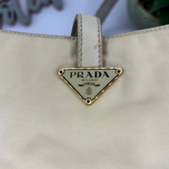 Beautiful Prada Tessuto Shoulder Bag with Gold Clasp - Picture 9 of 14
